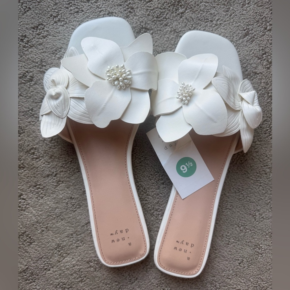 White Floral Women's Slides